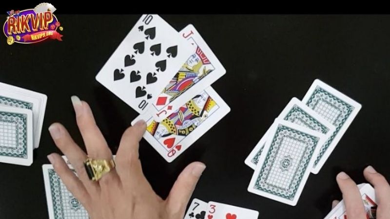 Hướng dẫn cách ghi nhớ bài Tiến Lên tại cổng game Rikvip